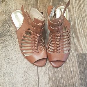 Tan Vince Camuto size 6